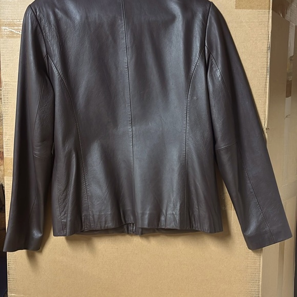 Worthington Lambskin Brown Leather Jacket with Zip-Up Closure and Casual Style - Picture 7 of 12
